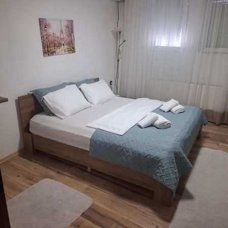 Nesi apartmenti Pristina Esterno foto
